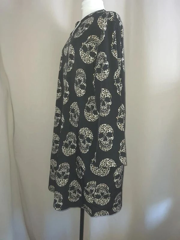 Vestido preto com estampa de crânios em padrão leopardo 46 - 3XL – photo 7